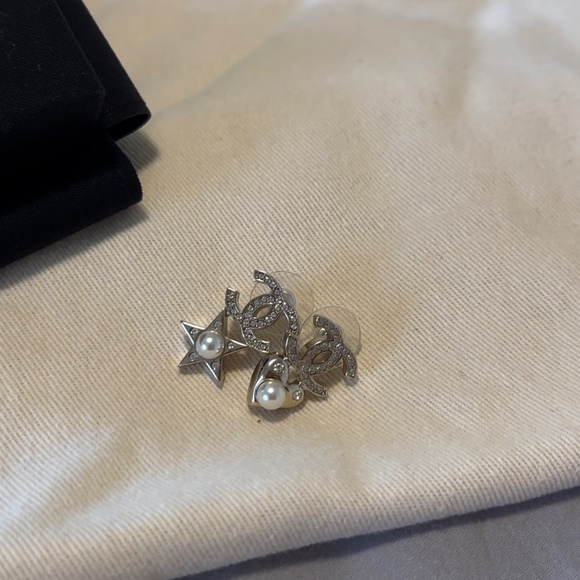Auth CHANEL 2019 Heart and Star stud earrings - Picture 4 of 5
